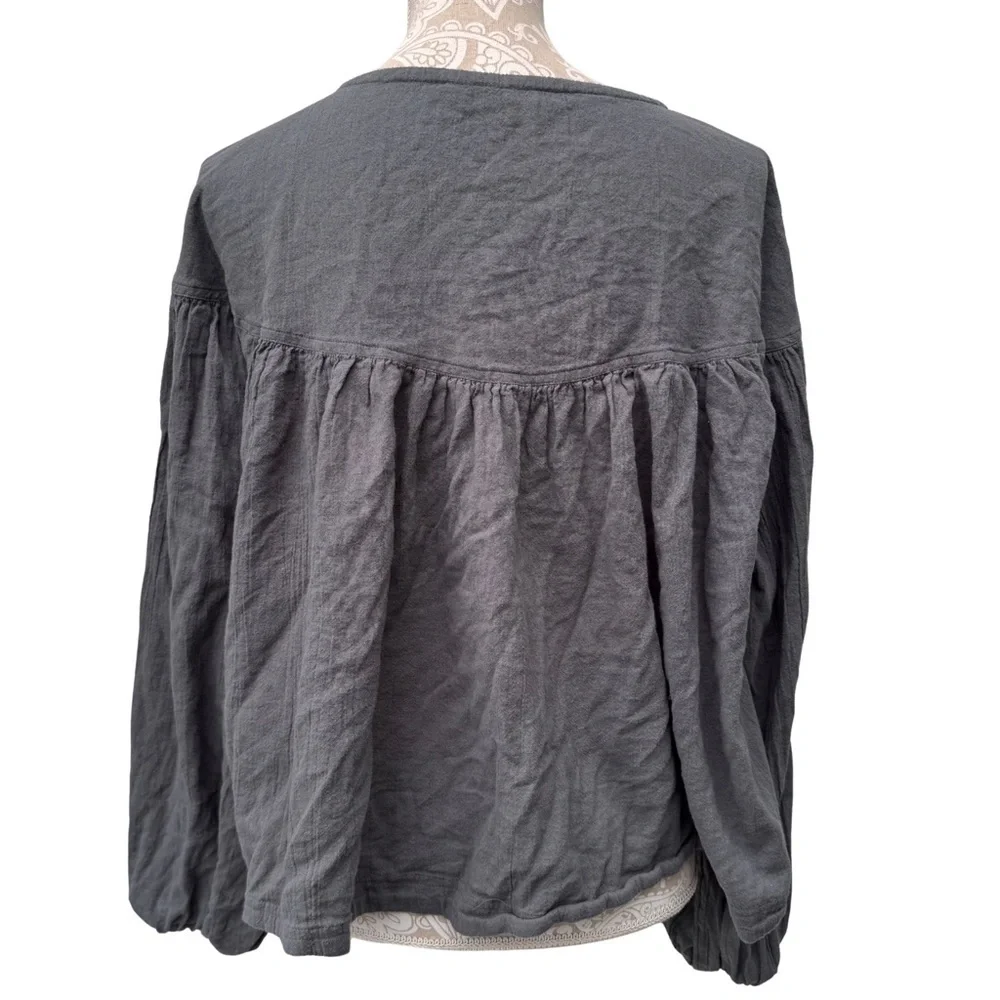 Free people // dark grey button front linen style top size small jun2